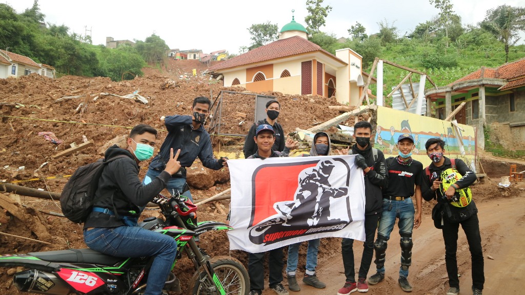 SMI Jakarta Salurkan Bantuan Untuk Korban Longsor Sumedang