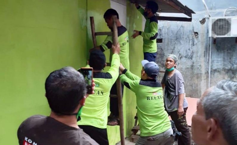 Komunitas Bikers SPMC Bedah Rumah Warga Kurang Mampu