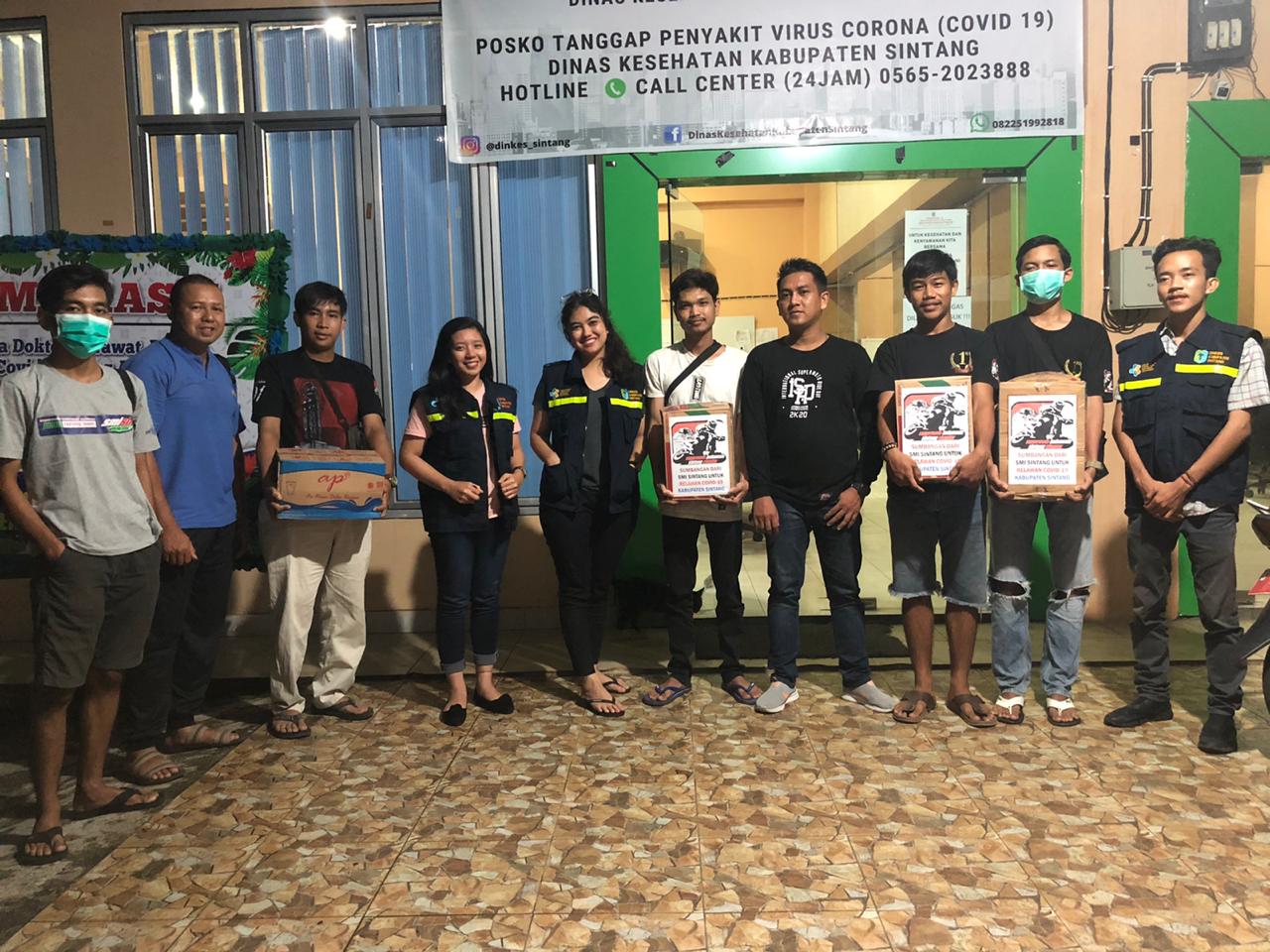 Komunitas Supermoto Indonesia (SMI) Sintang Donasi Untuk Relawan Medis