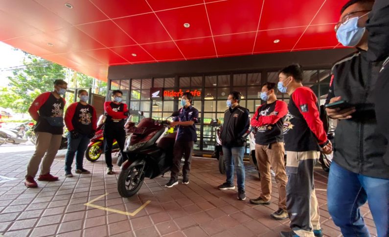 Nongkrong di MPM Riders Cafe Surabaya,  Servis Motor Jadi Nyaman