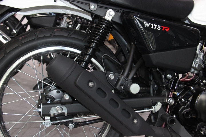 Sok belakang Kawasaki W175TR